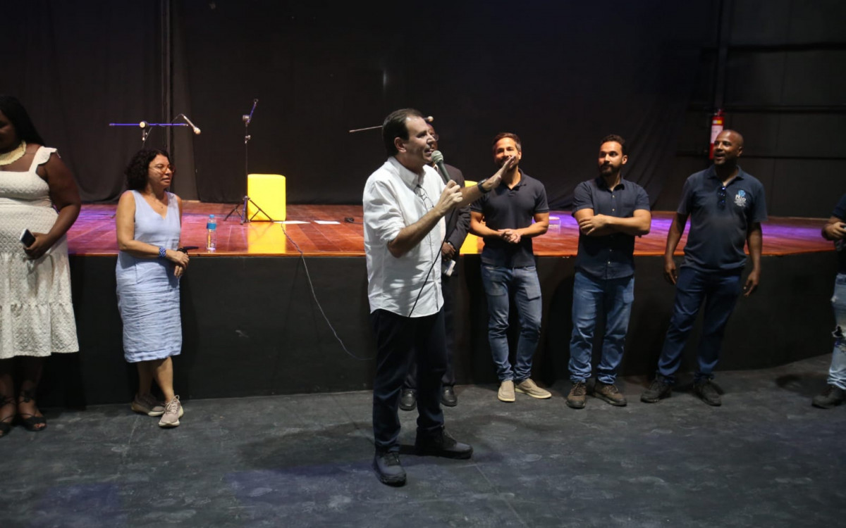 Eduardo Paes e o secretário de Cultura, Marcelo Calero reinauguram a lona cultural Herbert Viana, na Maré - Cléber Mendes/Agência O DIA