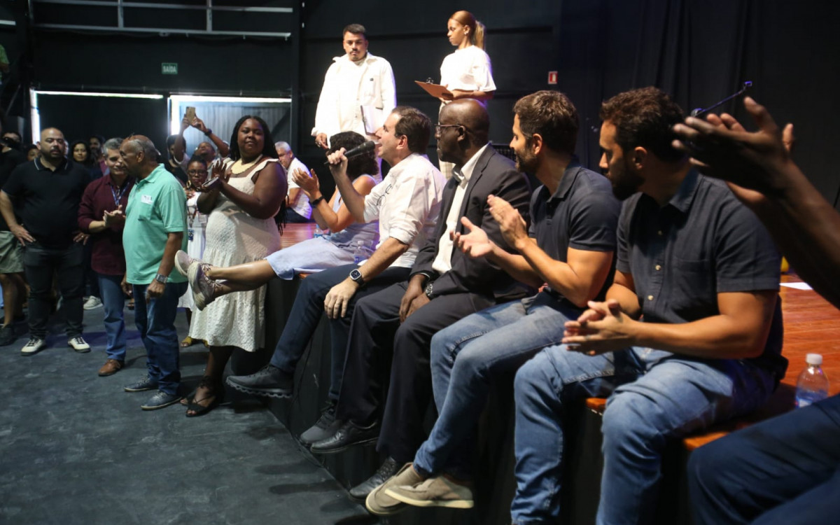 Eduardo Paes e o secretário de Cultura, Marcelo Calero reinauguram a lona cultural Herbert Viana, na Maré - Cléber Mendes/Agência O DIA