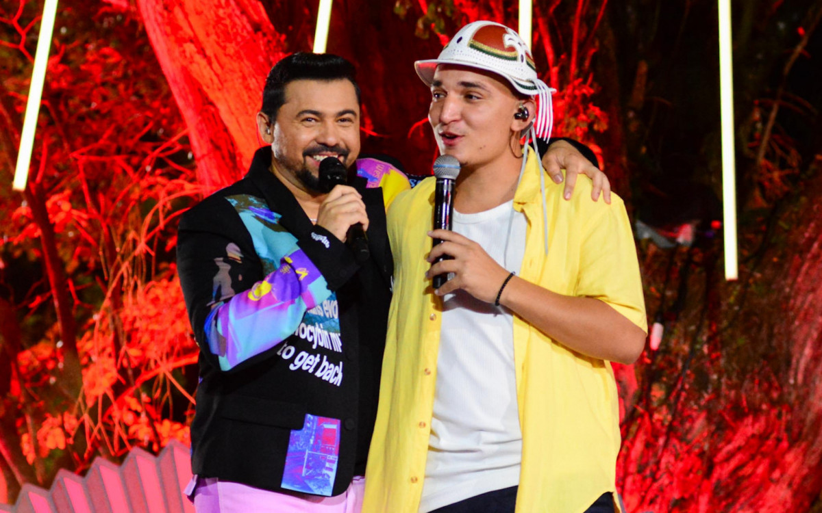 Xand Avião e João Gomes no palco do projeto \'Mixtura\', em Recife