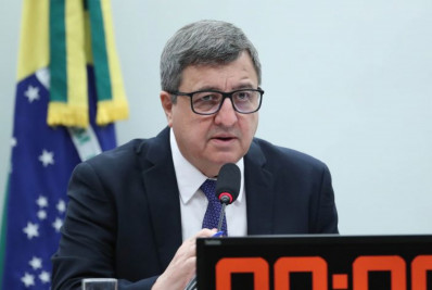 Relator do orçamento avalia retirar verba do PAC para inflar fundo eleitoral