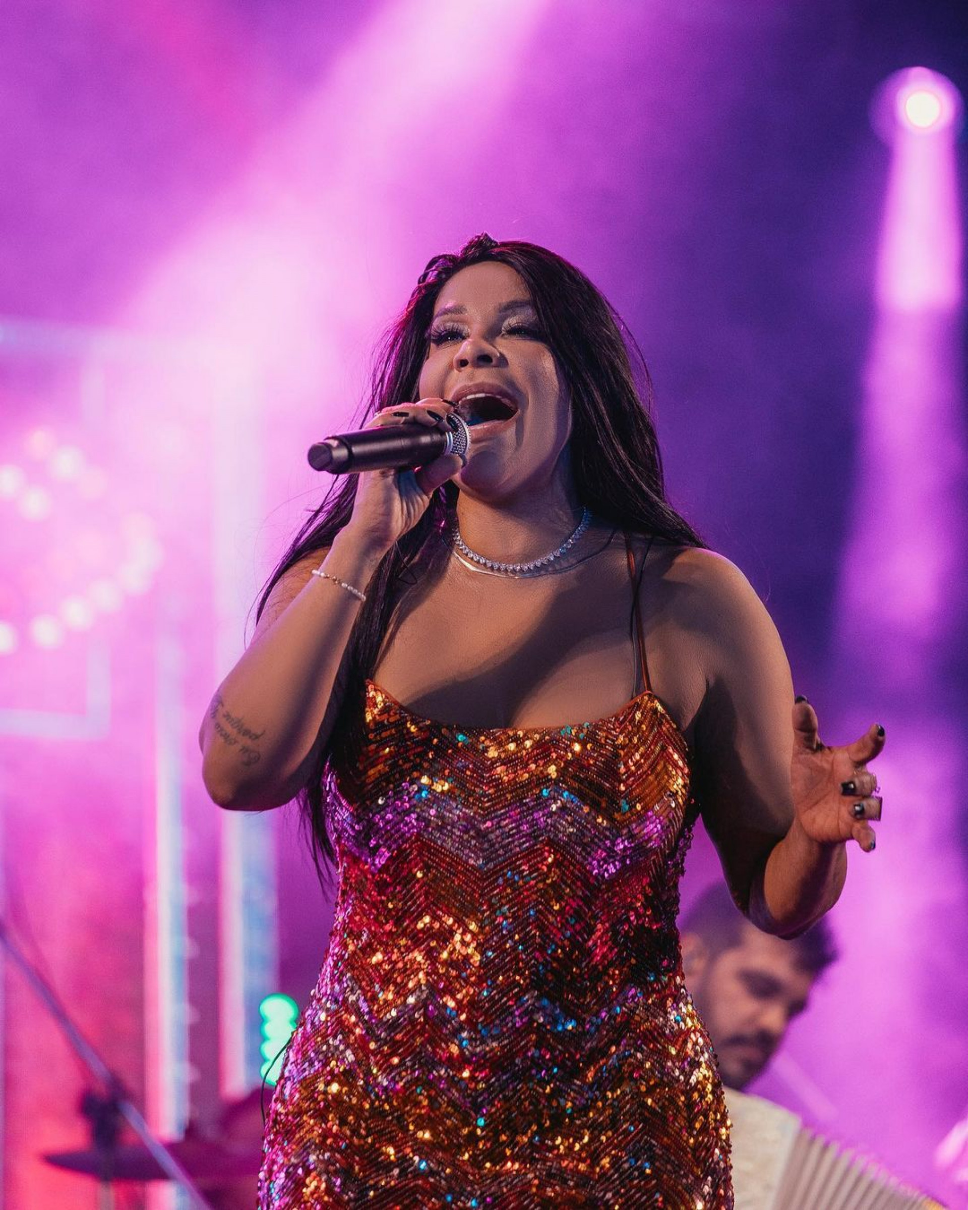 Silvânia Aquino é uma das vocalistas do Calcinha Preta - Reprodução Internet