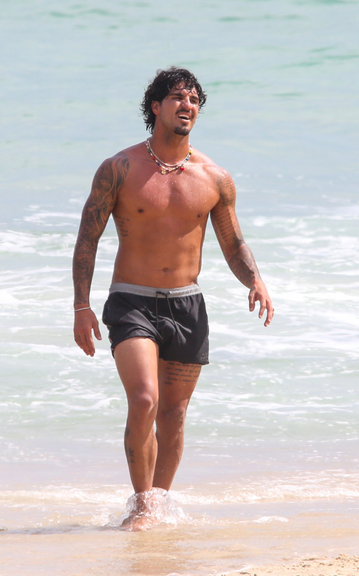 Gabriel Medina foi visto jogando altinha, na Praia de São Conrado, nesta quinta-feira