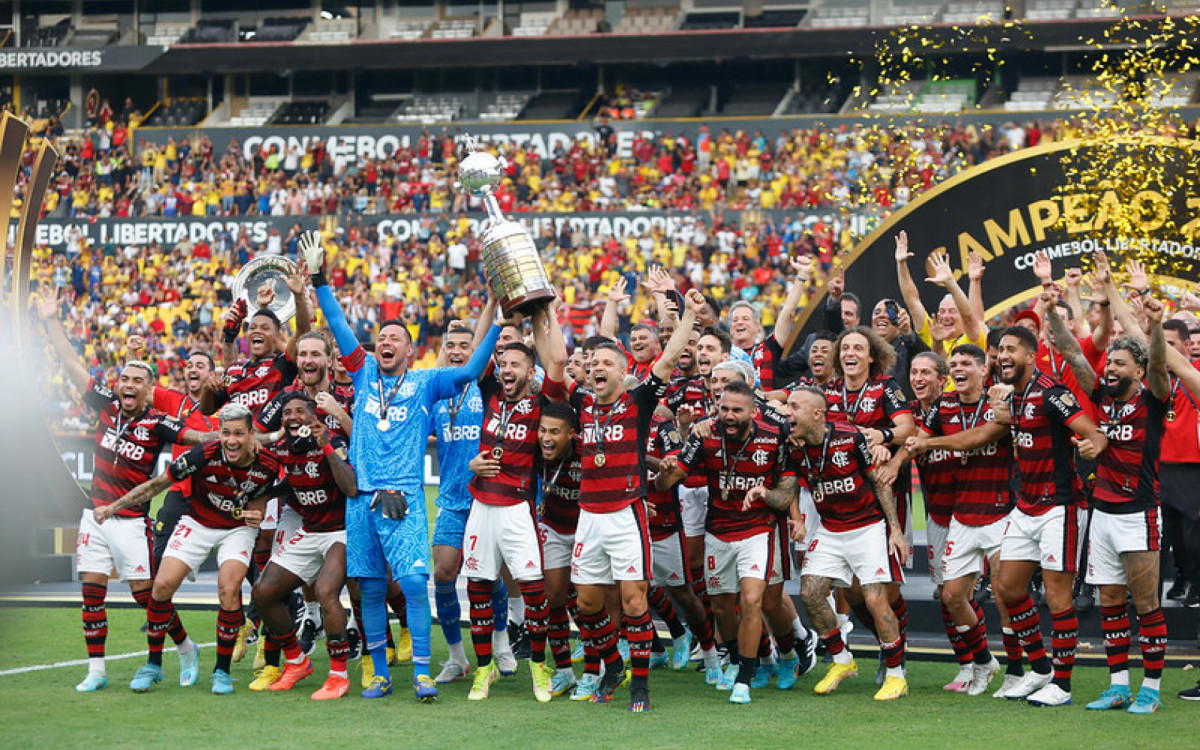 Flamengo celebra t&iacute;tulos da Libertadores: ‘O raio que caiu duas vezes’