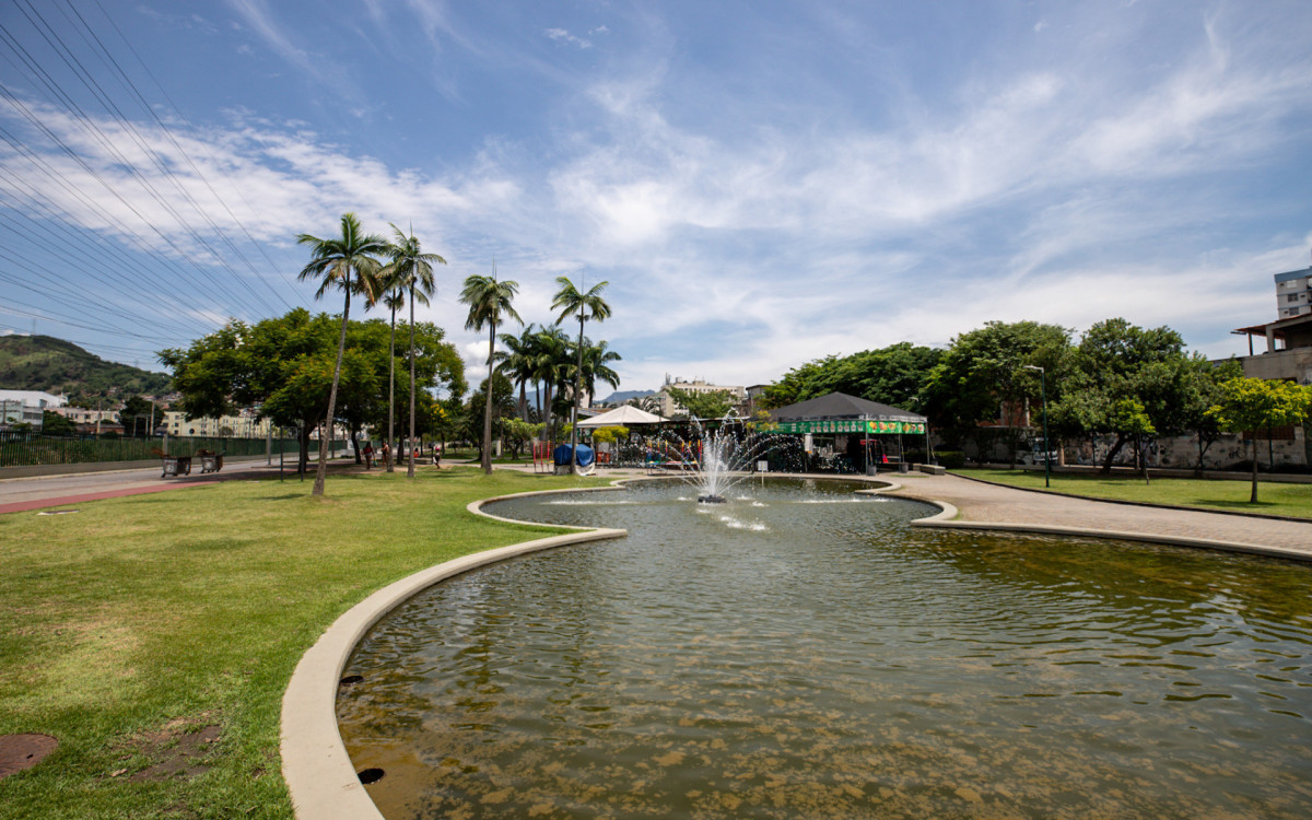 Cidade do Rio teve intenso calor nesta quinta-feira (23)