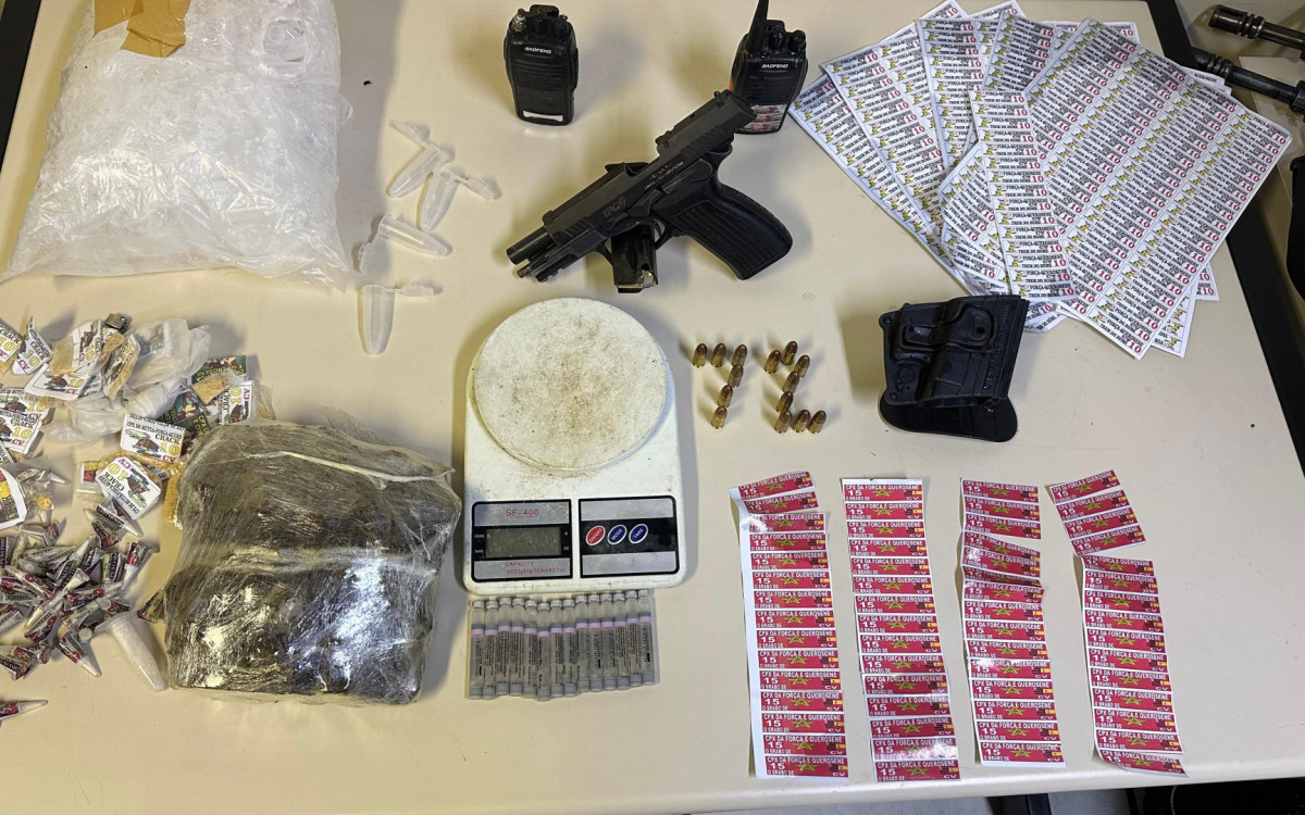 Material apreendido com os suspeitos no Complexo do Salgueiro