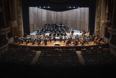Projeto social ensina música clássica para crianças e adolescentes