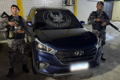 Policiais militares recuperam veículo roubado na Avenida Brasil