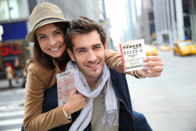 Powerball: como atingir o sonho americano de 340 milhões de dólares sem sair de casa