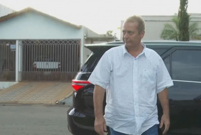 Prefeito que invadiu casa da ex-mulher e atirou 15 vezes se entrega à polícia