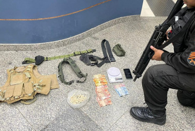 Jovens são presos e adolescentes apreendidos por tráfico de drogas