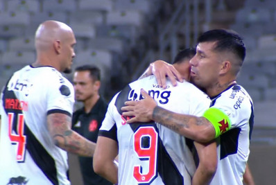Sebastián Ferreira amarga jejum e mantém saga por primeiro gol com Vasco