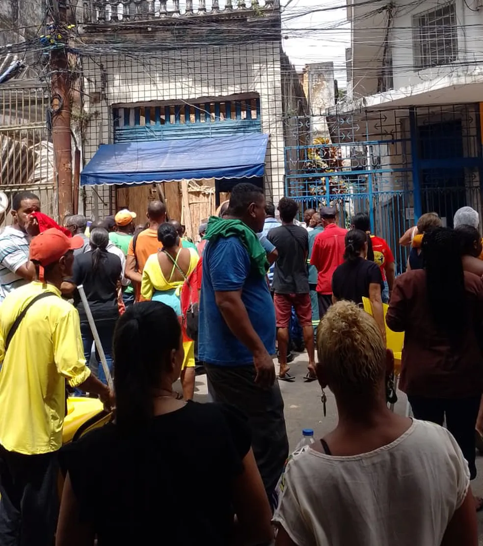 Teto de restaurante desaba em Salvador