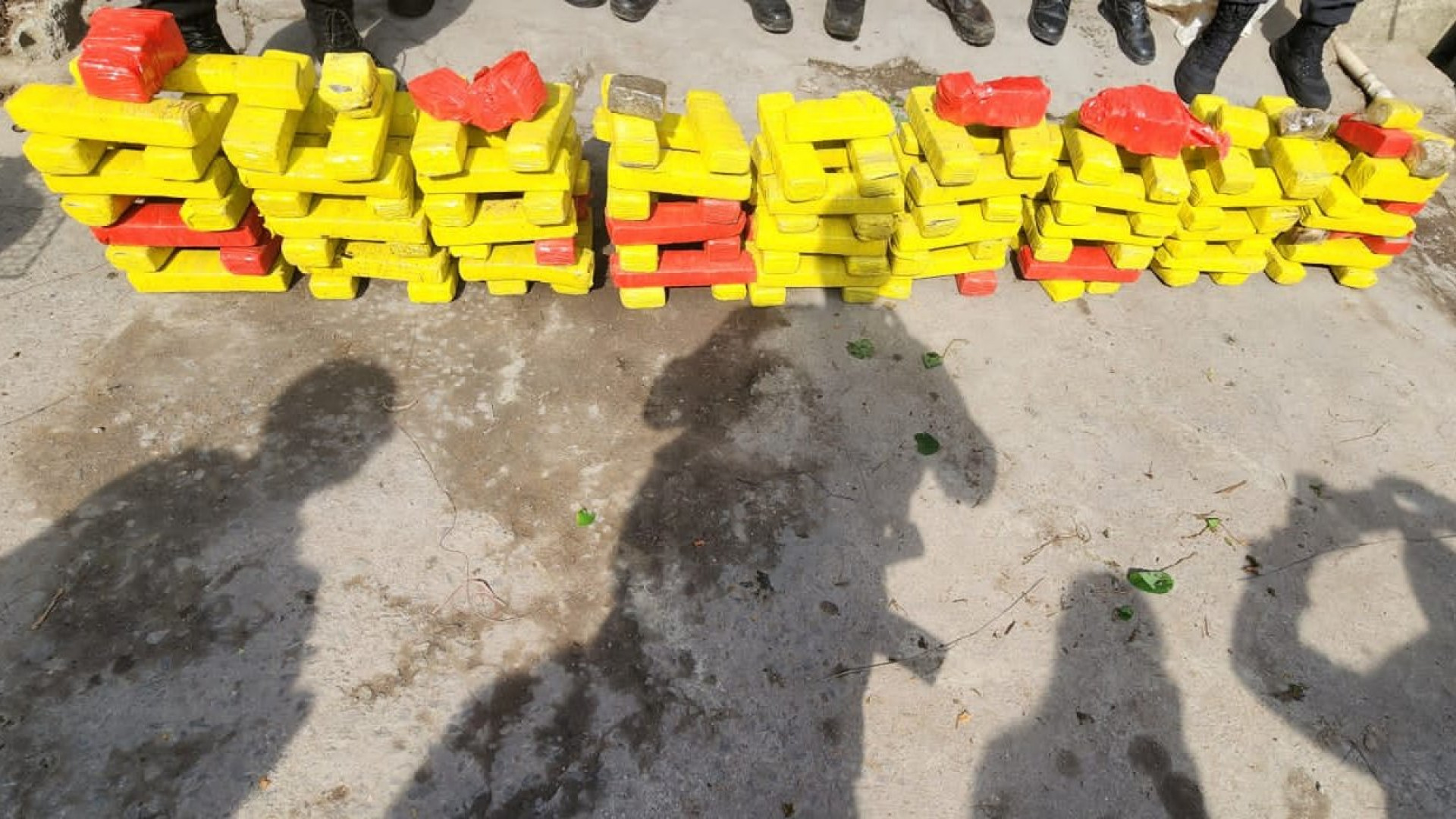 Os policiais ainda encontraram 100 quilos de maconha - Divulgação / PMERJ