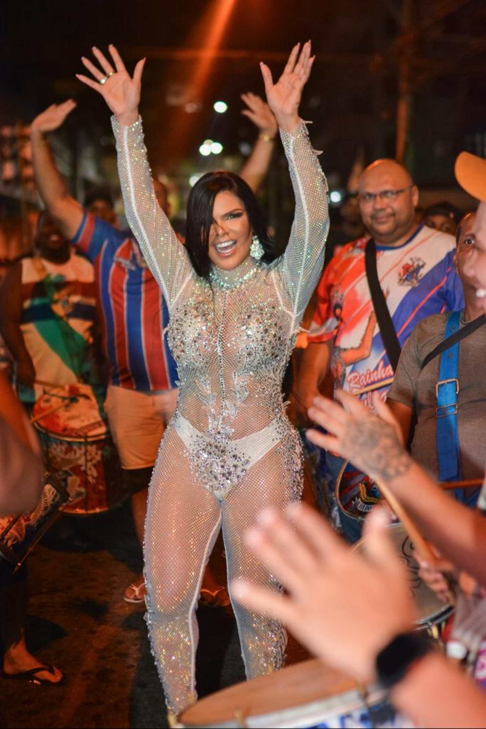 Juliana Souza participa de ensaio de rua da União da Ilha - Adriano Reis/ Divulgação