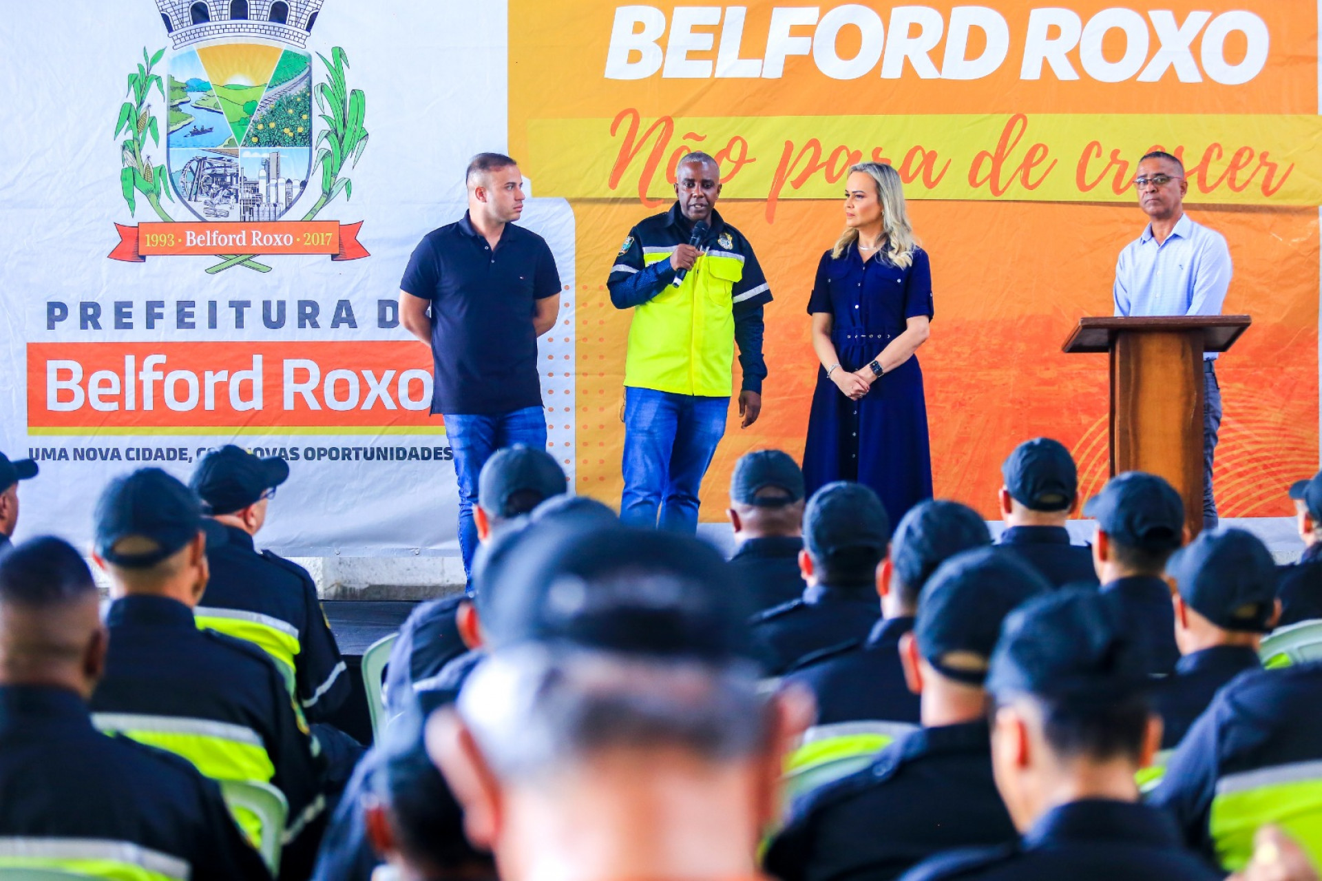 O secretário municipal de Transporte, Marcelo Machado (ao centro), elogiou a iniciativa e o trabalho dos agentes - Rafael Barreto/PMBR