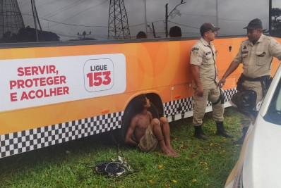 Guardas municipais de Belford Roxo prendem homem que furtava fiação de enfeites natalinos