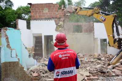 Gated retira mais quatro construções irregulares no bairro das Pedreiras em Maricá