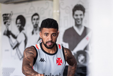 Volante retorna de empréstimo e treina separado no CT do Vasco
