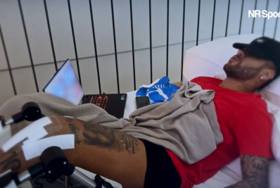 Empresa de Neymar divulga vídeo com tratamento do jogador após cirurgia no joelho; confira