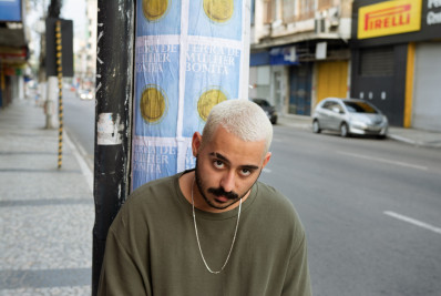 Cantor caxiense lança novo clipe e fala de amor pela Baixada