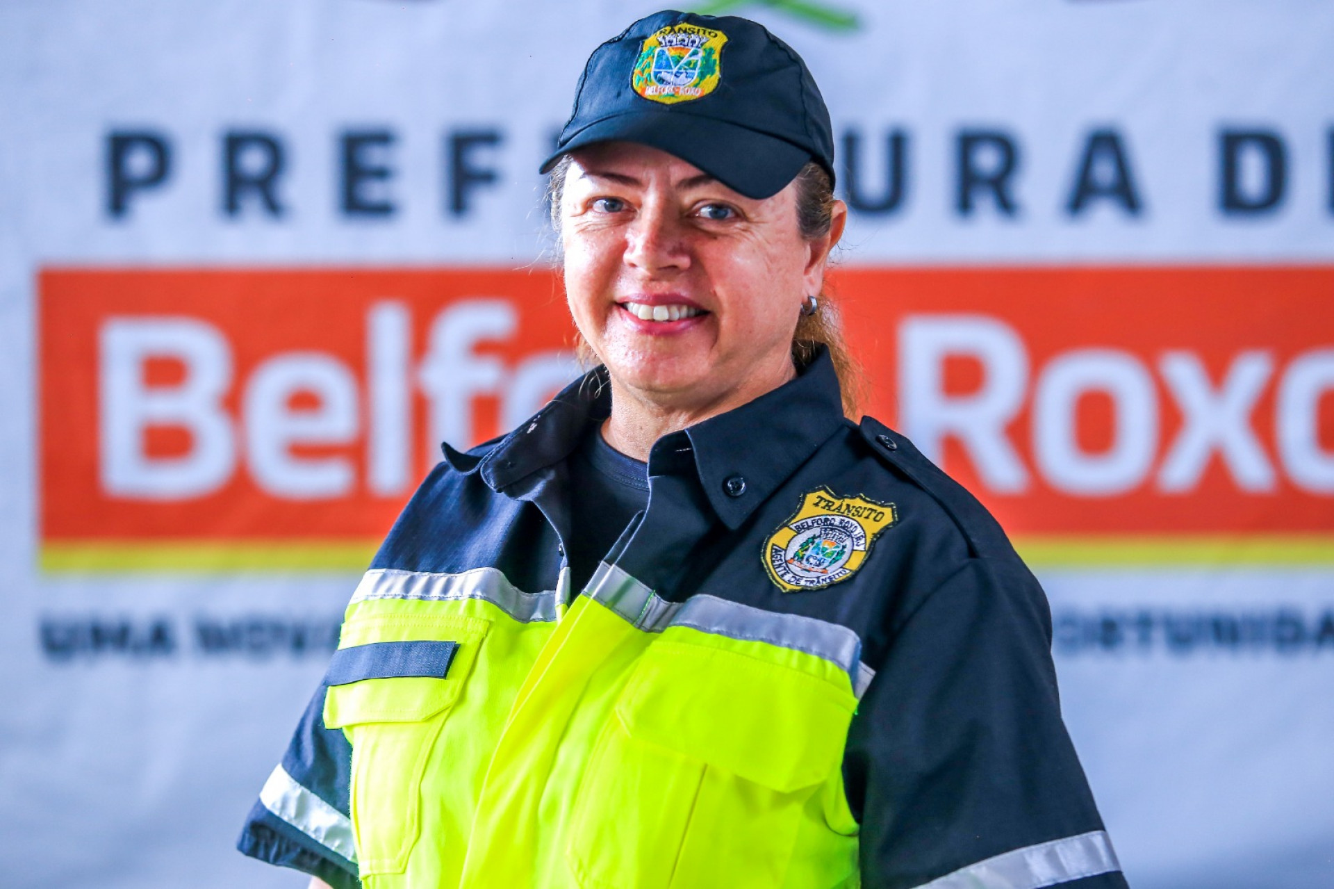A agente de tr&acirc;nsito Adriana Campos elogiou o novo uniforme, que segundo ela, dar&aacute; mais motiva&ccedil;&atilde;o - Rafael Barreto/PMBR