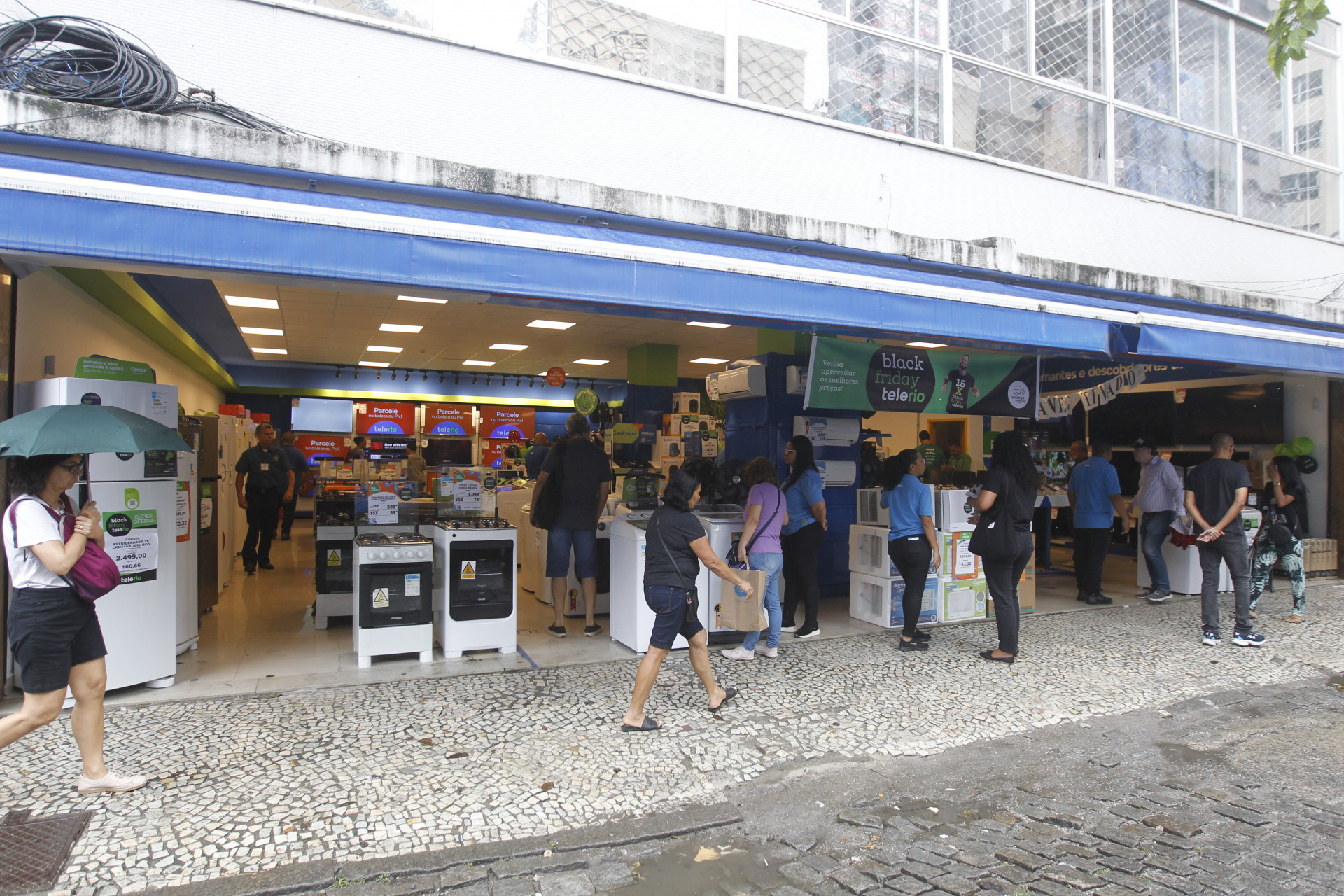 Black Friday na Tele Rio Uruguaiana, no centro do Rio de Janeiro. Nesta sexta-feira (24) - Reginaldo Pimenta / Agência O Dia