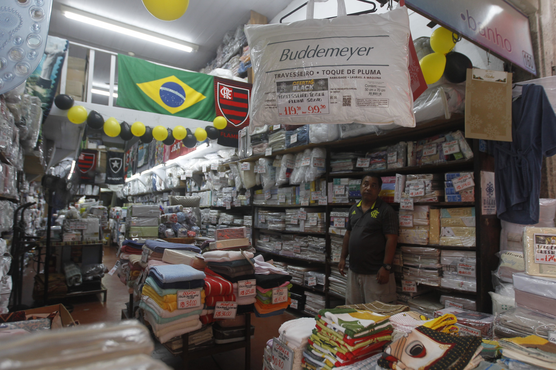 Black Friday movimentação na SAARA, no centro do Rio de Janeiro. Nesta sexta-feira (24) - Reginaldo Pimenta / Agência O Dia