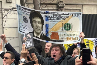 Argentinos acompanham taxa de câmbio de perto após Milei prometer dolarizar economia