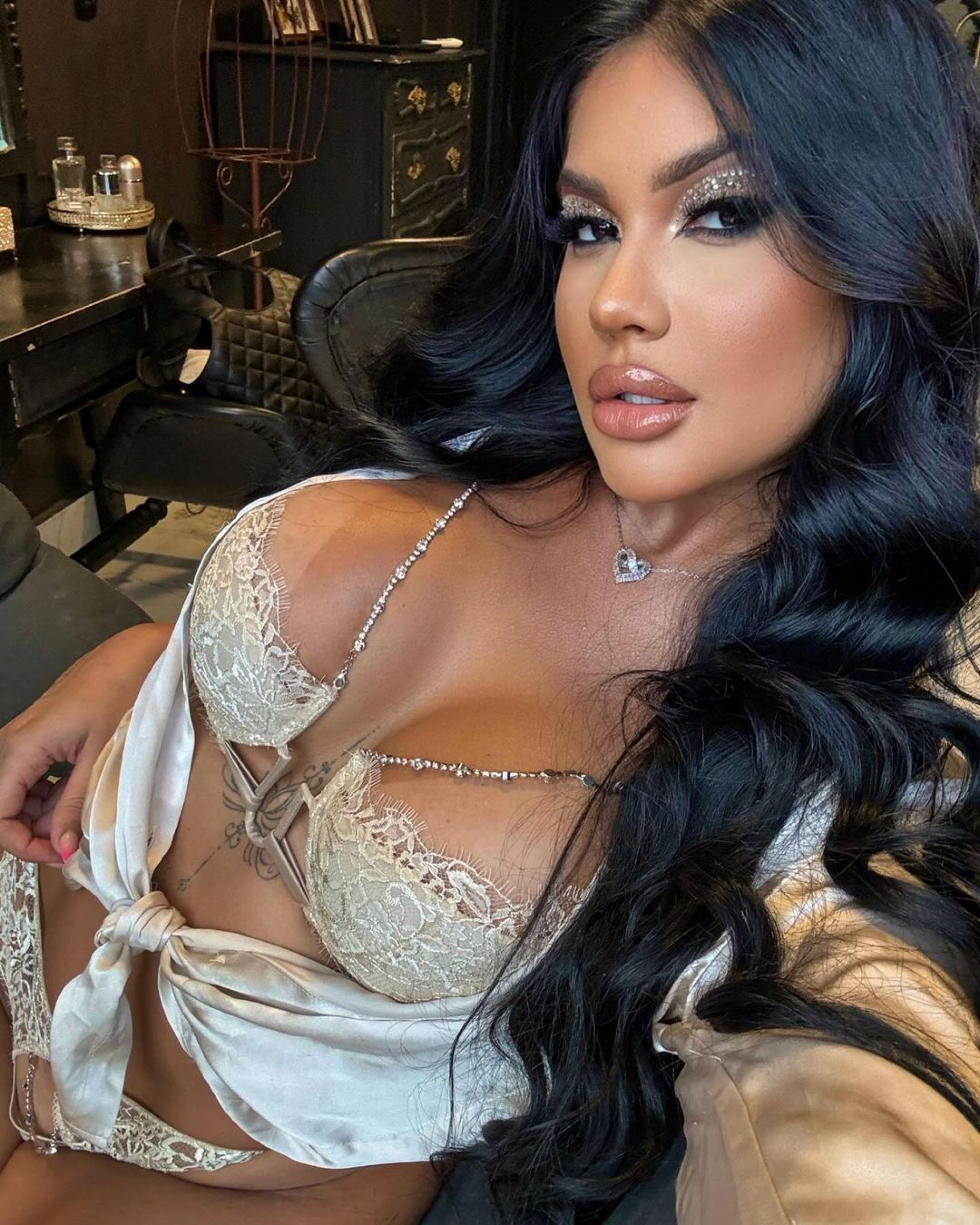 Ayarla Souza é a influenciadora com quem Fiuk trocou beijão em festa - Reprodução/Instagram