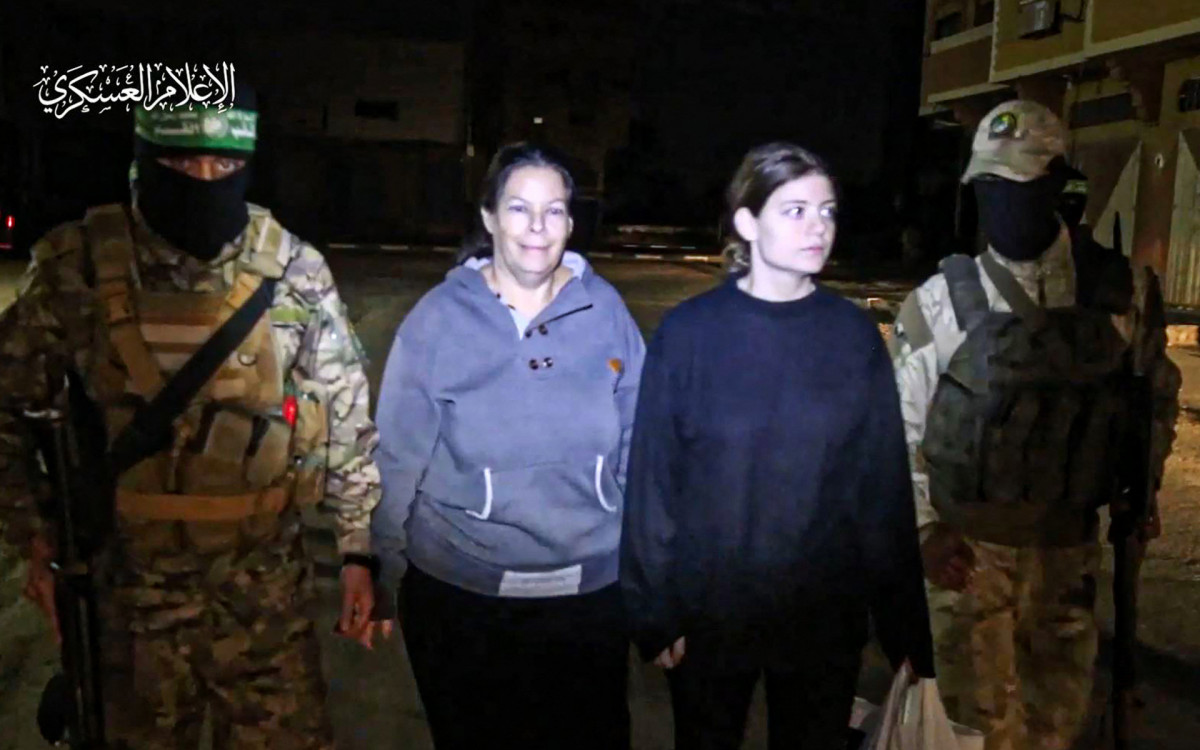 Shiri Weiss, de 53 anos, foi libertada junto de sua filha