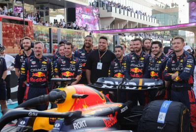 Ronaldo Fenômeno prestigia Fórmula 1 em Abu Dabi e elogia Hamilton: 'Muito querido'