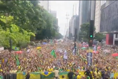 Manifestantes fazem ato na Paulista em homenagem a réu do 8 de janeiro morto na Papuda