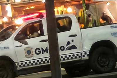 Guardas municipais são presos em flagrante suspeitos de cobrar propina de quiosque em Copacabana