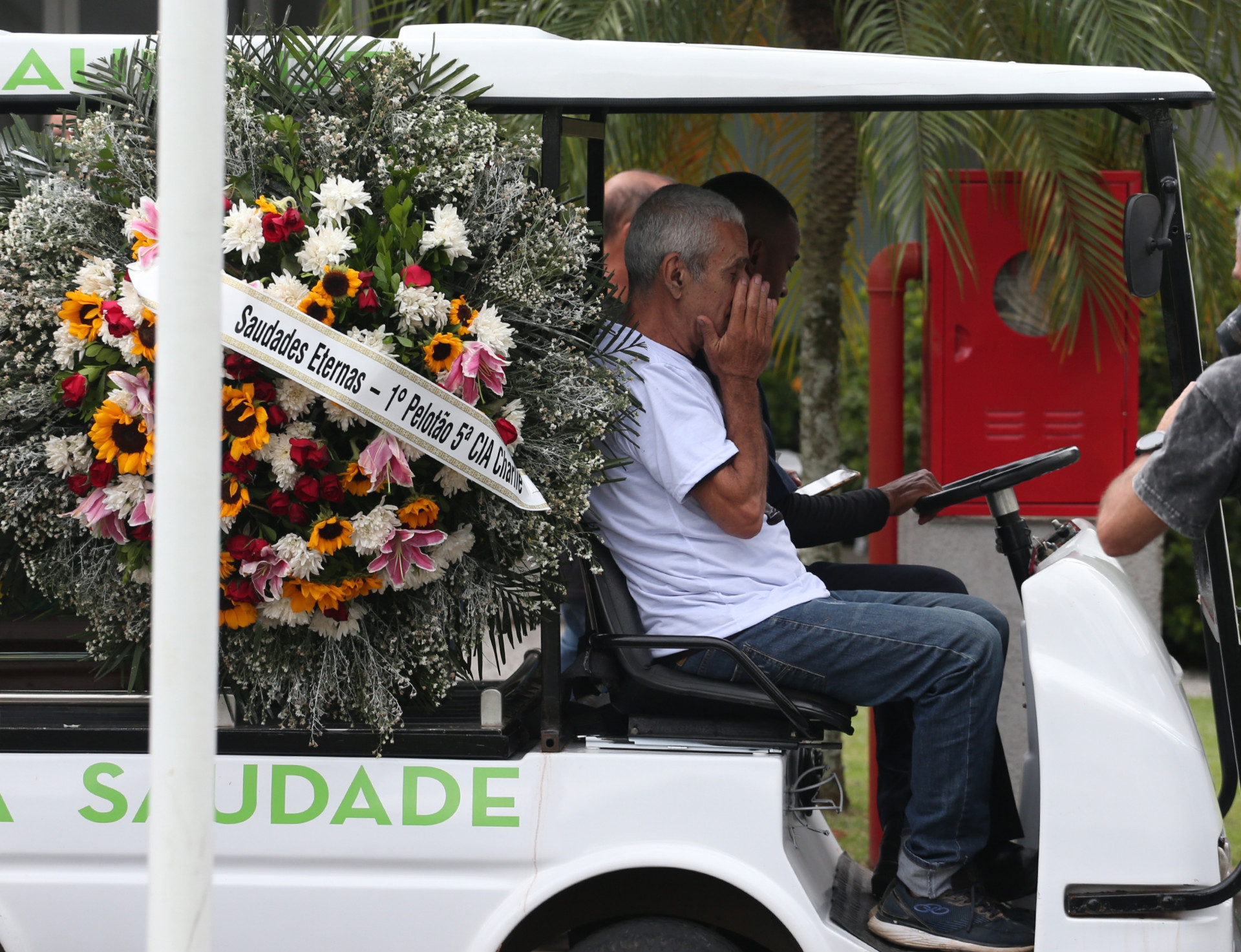 Vaneza Lob&atilde;o foi enterrada no Cemit&eacute;rio Jardim da Saudade, em Sulacap, Zona Oeste do Rio - Cleber Mendes/ Ag&ecirc;ncia O Dia