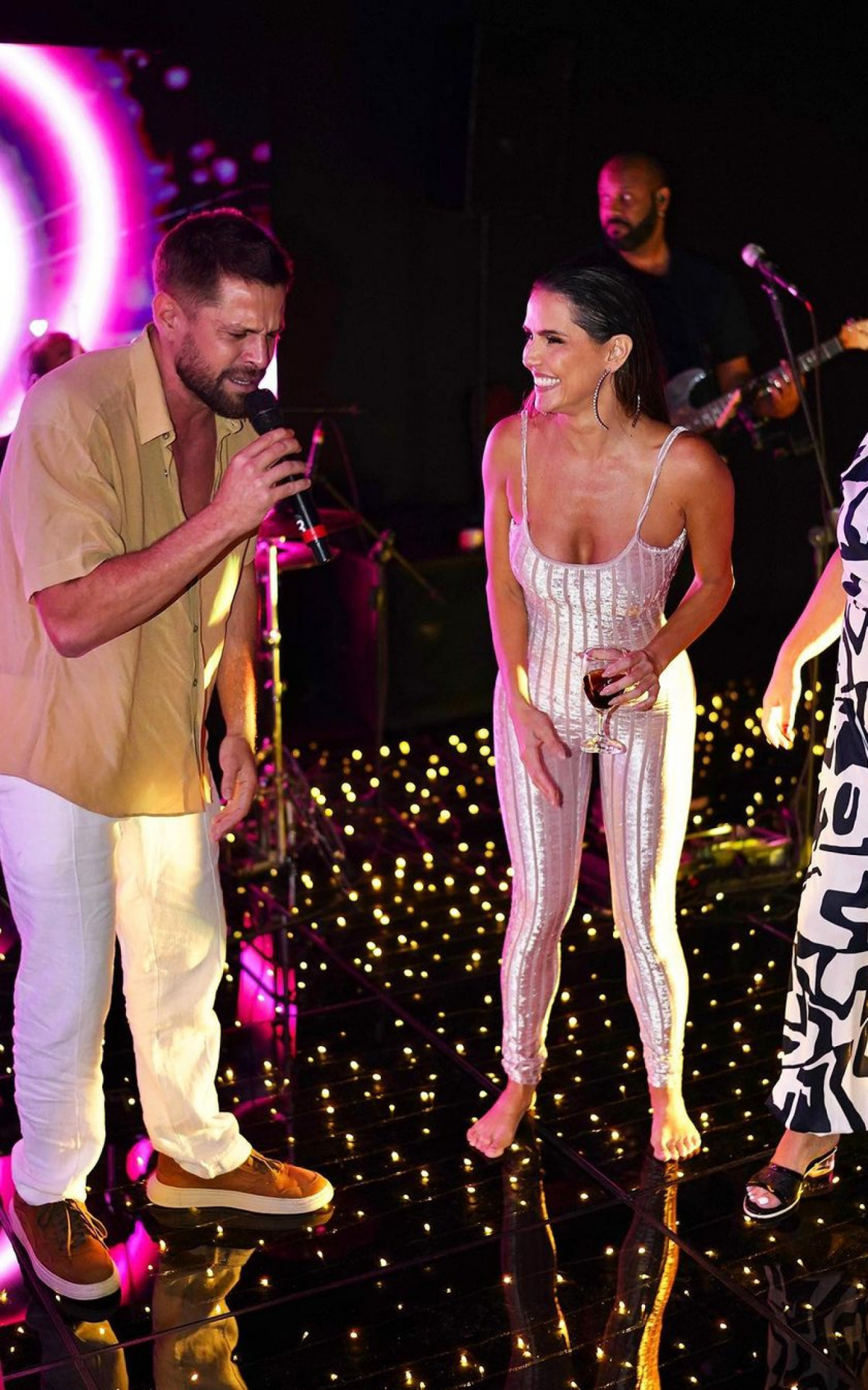 Deborah Secco comemora 44 anos com festa surpresa - Reprodução/Instagram