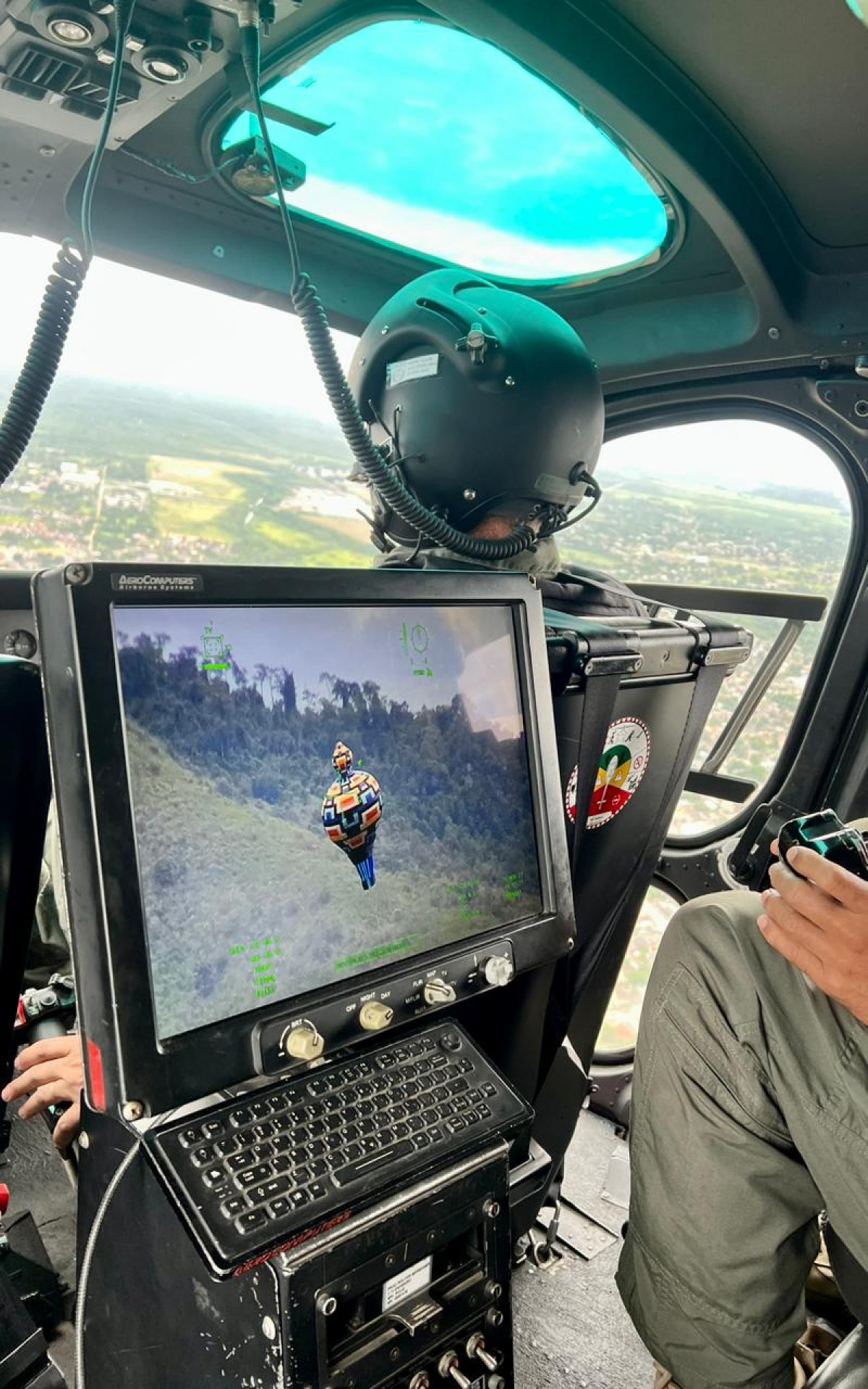 Balões sobreavam o bairro Jardim Catarina - Divulgação / Polícia Militar