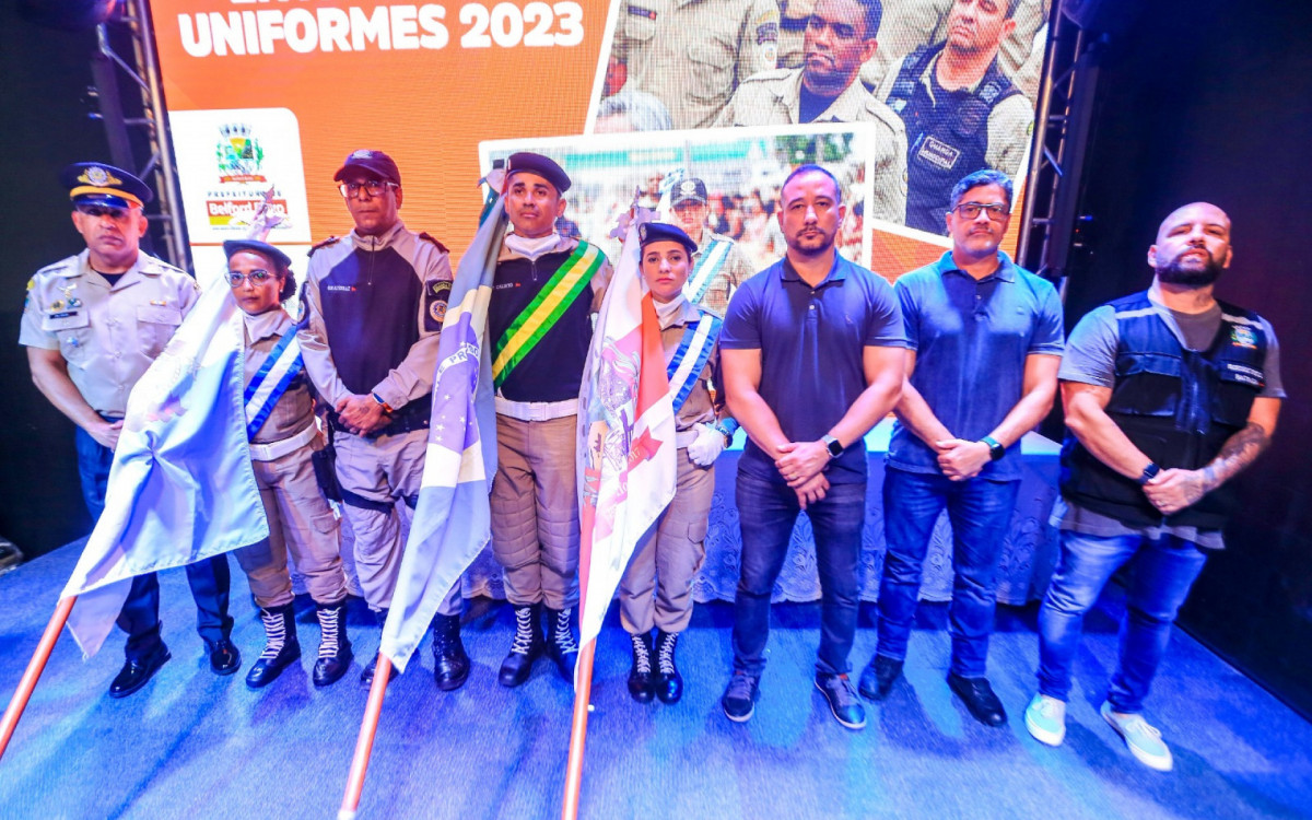 A guarda municipal da Patrulha Maria da Penha, Érika Viana (ao centro), está há 9 anos na função