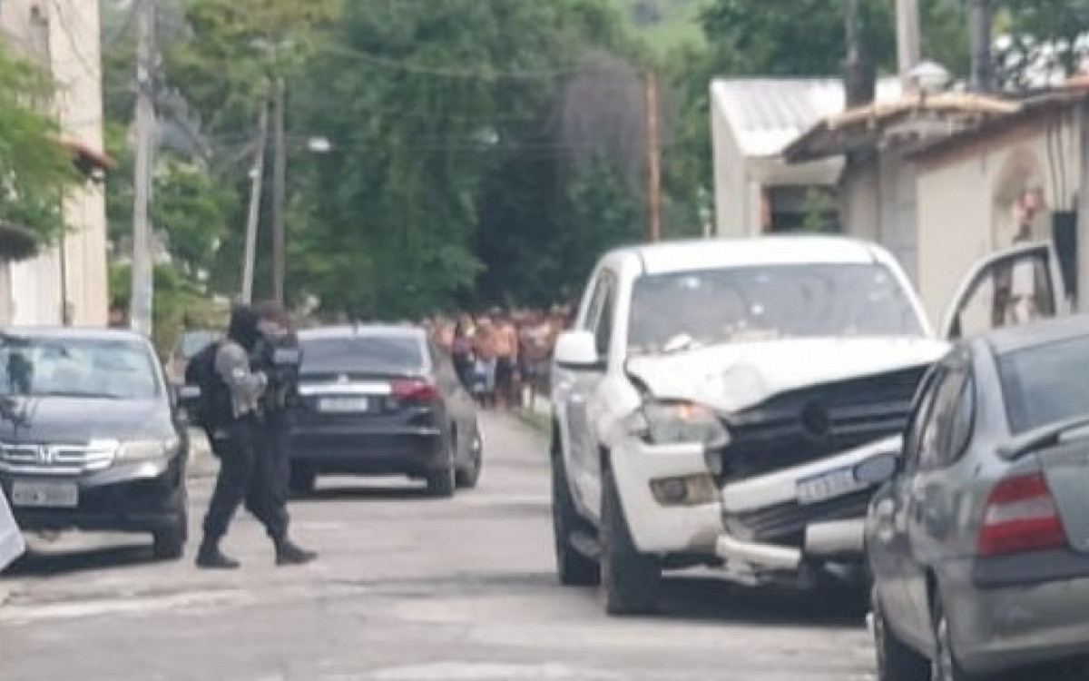 Carro onde Delson estava ficou marcado de tiros após confronto com policiais civis em Campo Grande - Reprodução