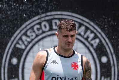 Interessado em Vegetti, Grêmio teria reunião com staff do atacante