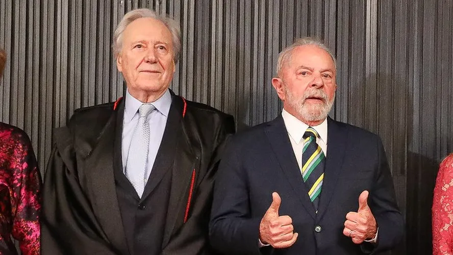 Ex-STF, Lewandowski viaja com Lula e é cotado para assumir Justiça