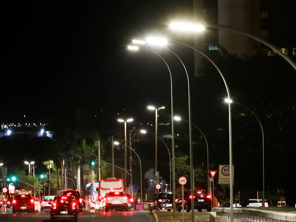 Com reforma tributária, cidades poderão usar taxa de iluminação para câmeras e outros projetos