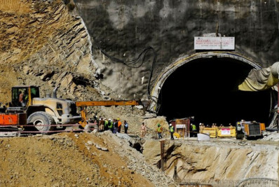 Índia tenta escavação manual para liberar 41 trabalhadores presos há mais de 2 semanas em túnel