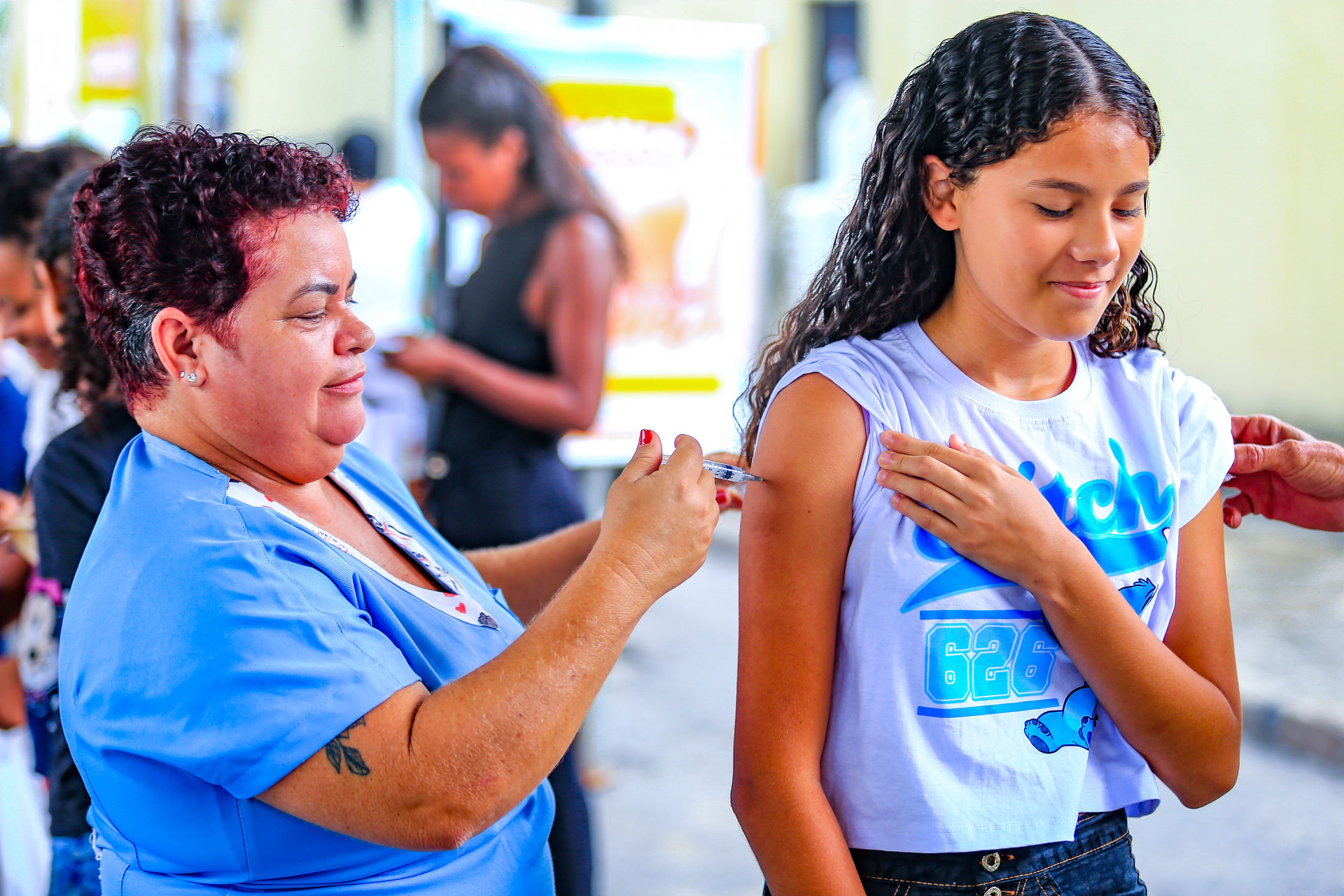 Al&eacute;m de documenta&ccedil;&atilde;o e tratamento de beleza, a a&ccedil;&atilde;o social possibilitou que moradores colocassem a caderneta de vacina&ccedil;&atilde;o em dia - Rafael Barreto / PMBR