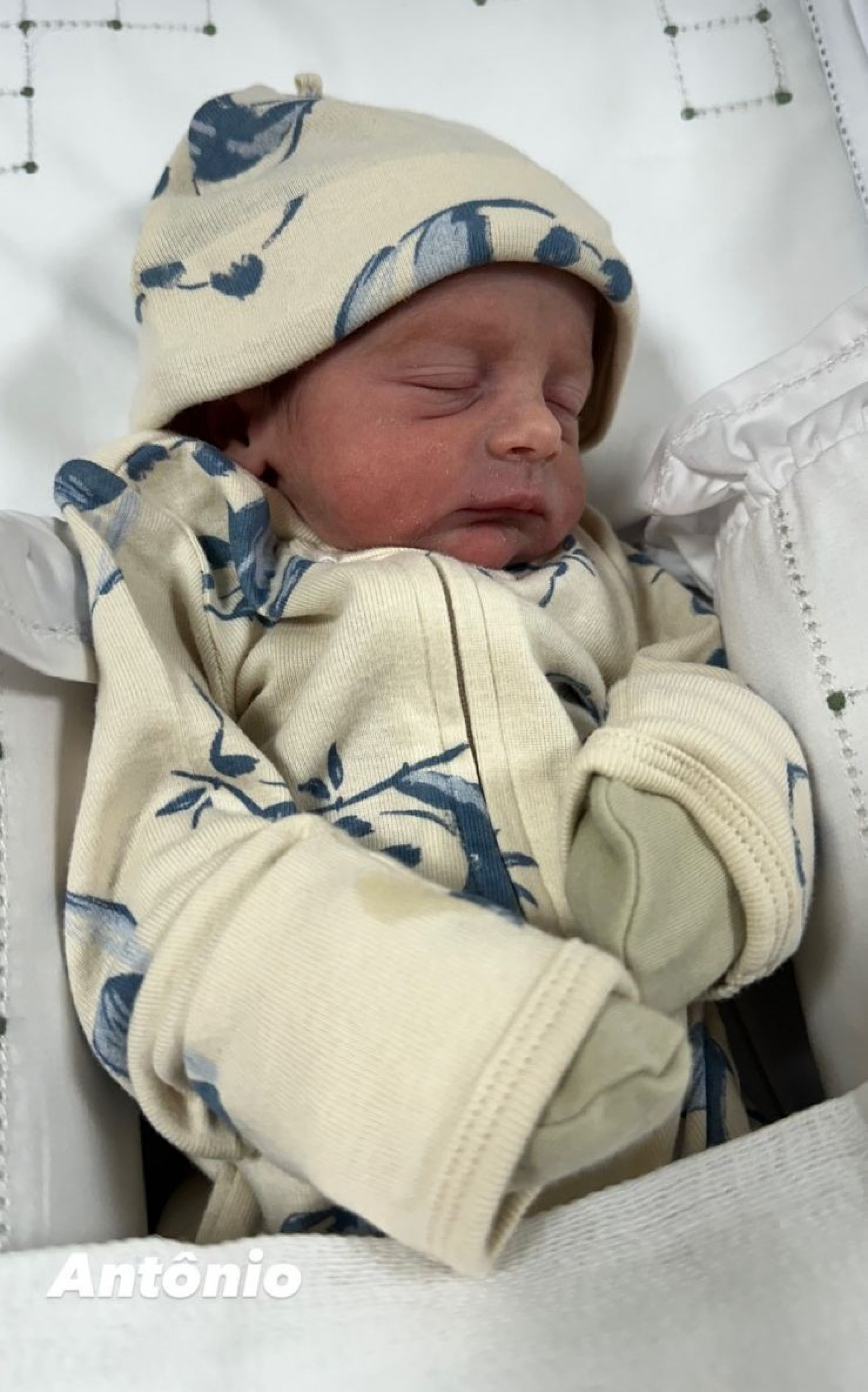 Bárbara Evans mostra o filho Antônio  - Reprodução / Instagram 