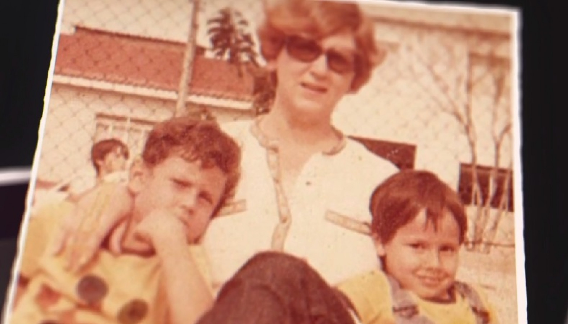 Selton Mello e o irmão, Danton, com a mãe, Selva - Reprodução