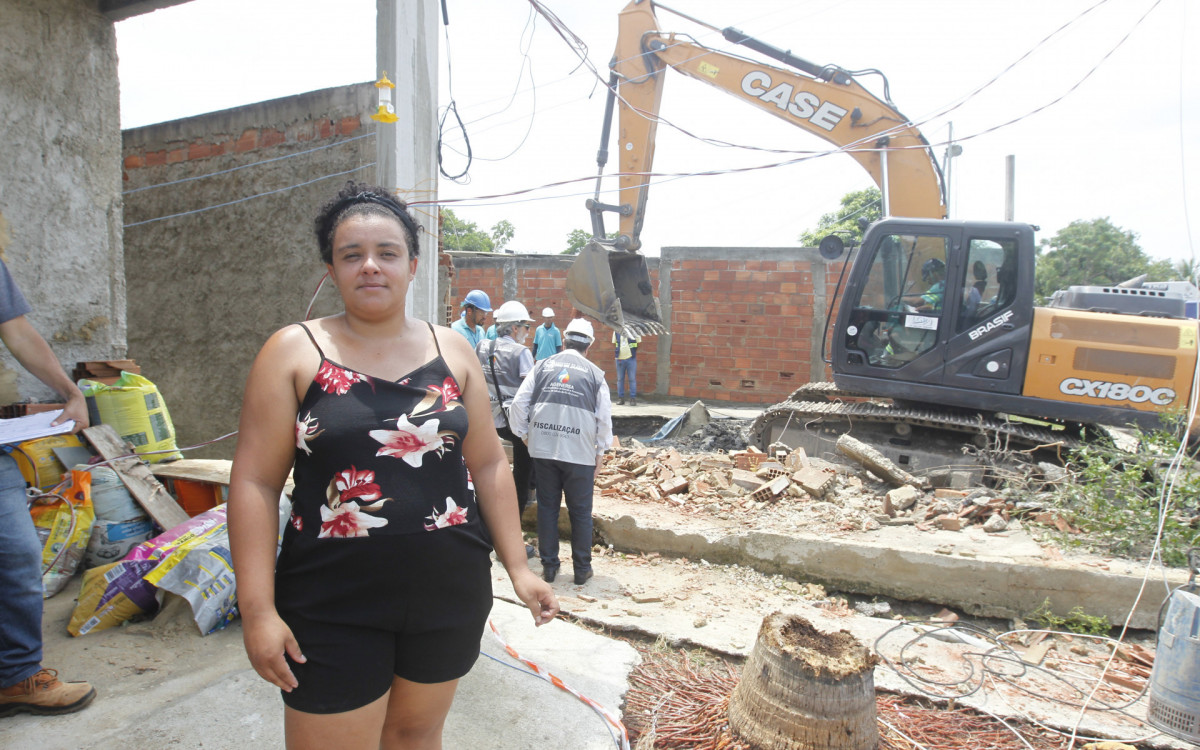 Graziella Nascimento teve parte da casa destruída pela força da água
