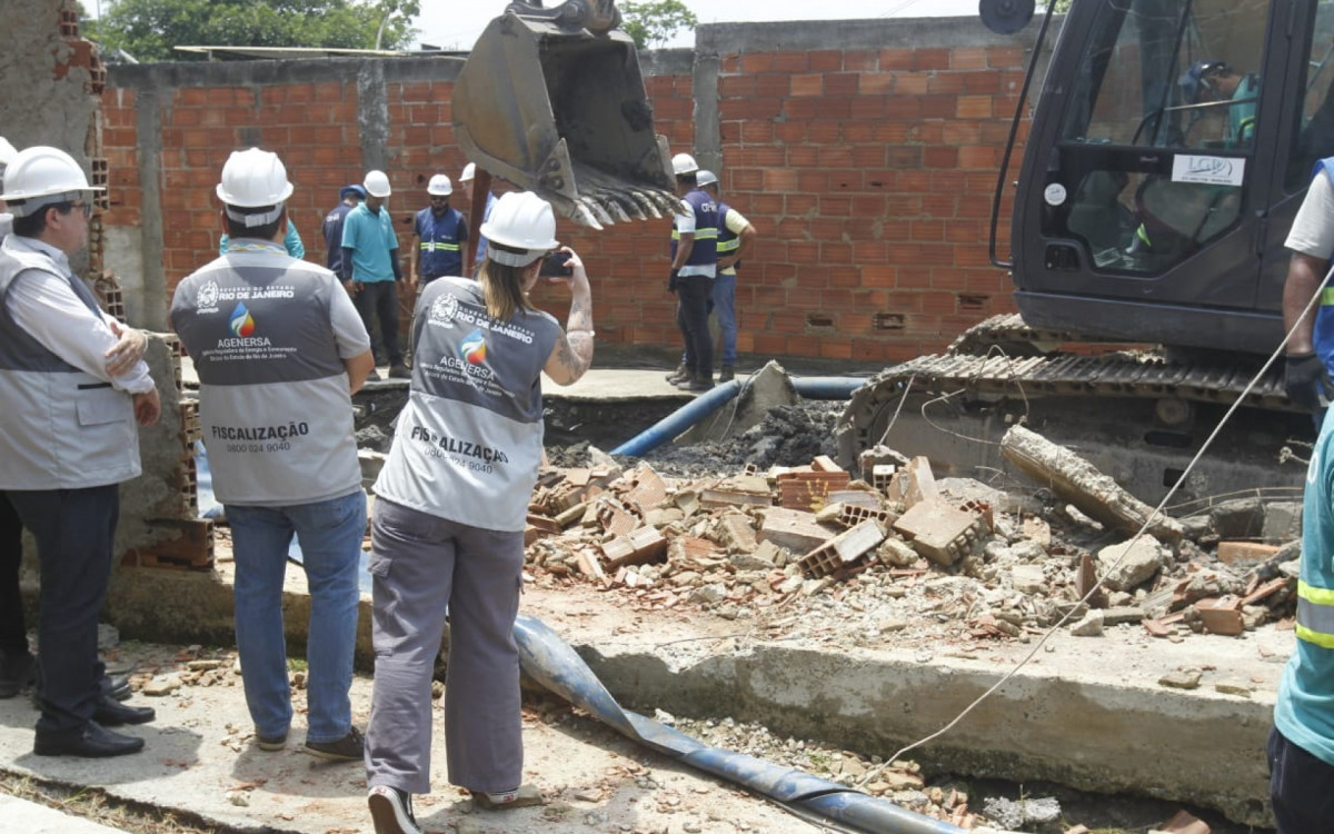 Adutora rompe e provoca estragos em Nova Iguaçu - Reginaldo Pimenta/Agência O DIA