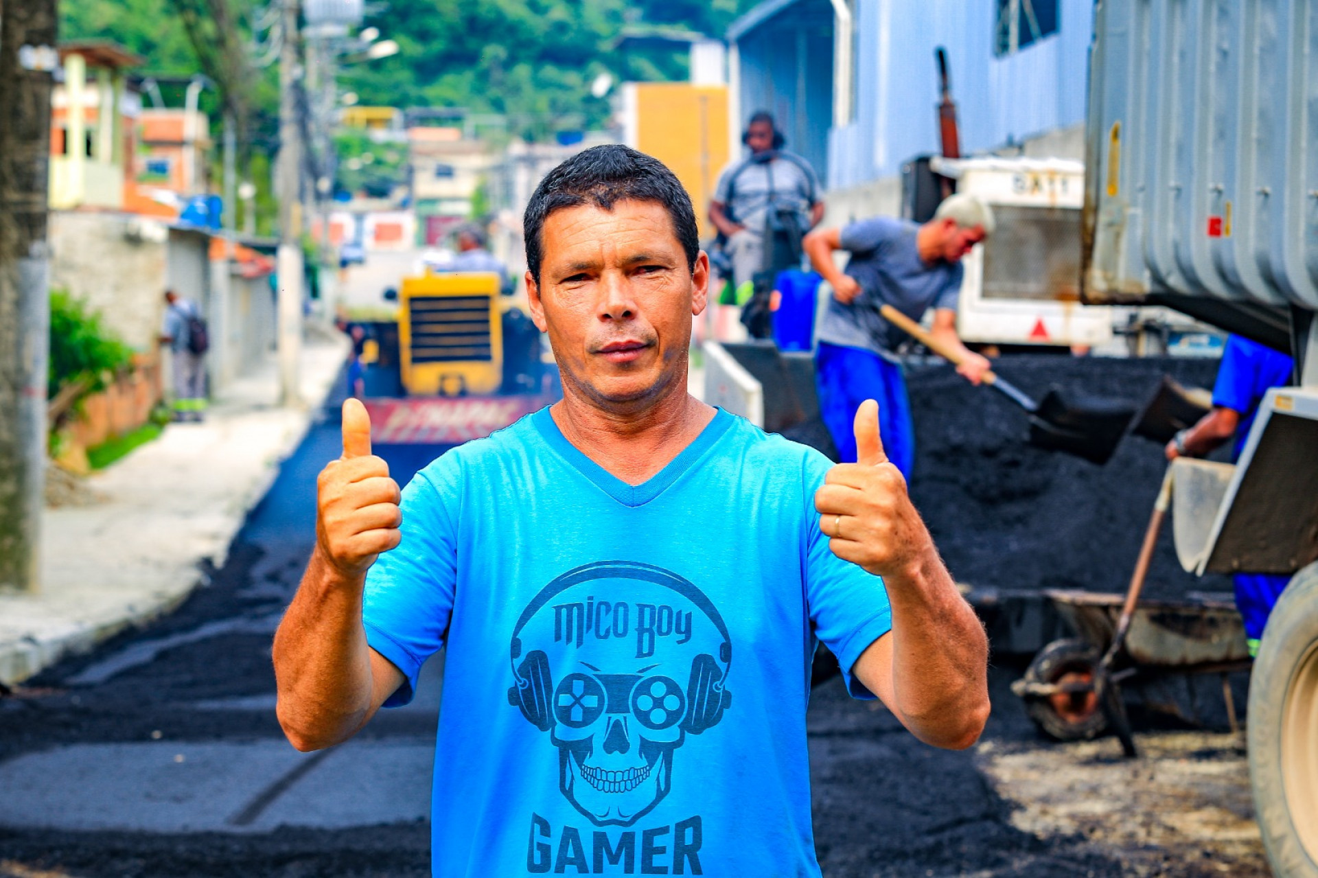 O pedreiro e morador do Jardim das Ac&aacute;cias, Rubem Soares, de 50 anos, agradeceu pela chegada das benfeitorias - Rafael Barreto/PMBR