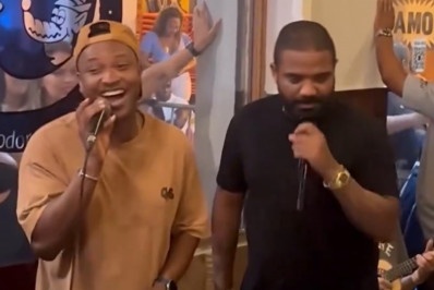 Thiaguinho aparece de surpresa e dá 'canja' em samba na Lapa; veja o vídeo