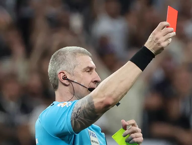 Novas regras do futebol aprovadas pela IFAB entram em vigor